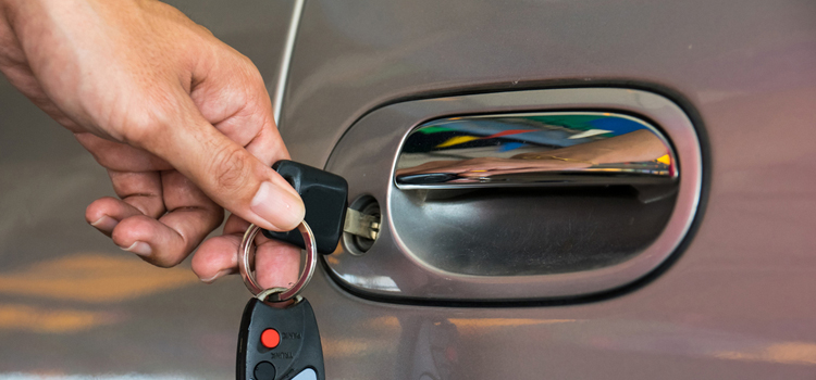 Car door lock repair in Nuevo