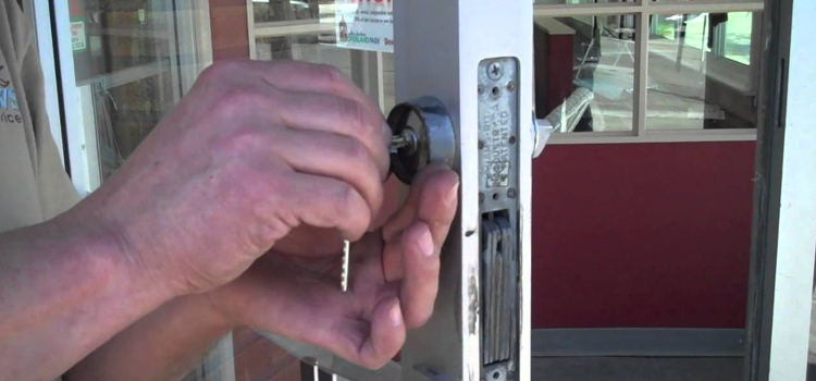 commercial door lock repair Nuevo